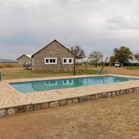 Meteorite Rest Camp Hotel Grootfontein Bagian luar foto