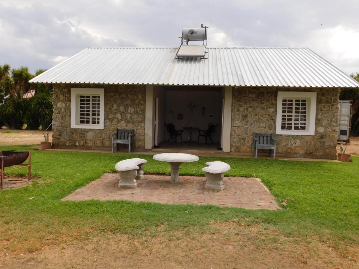 Meteorite Rest Camp Hotel Grootfontein Bagian luar foto