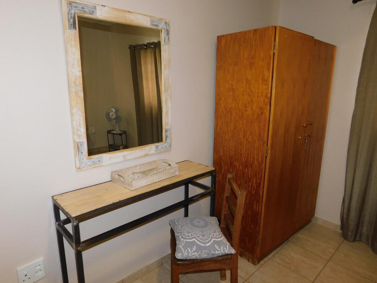 Meteorite Rest Camp Hotel Grootfontein Bagian luar foto