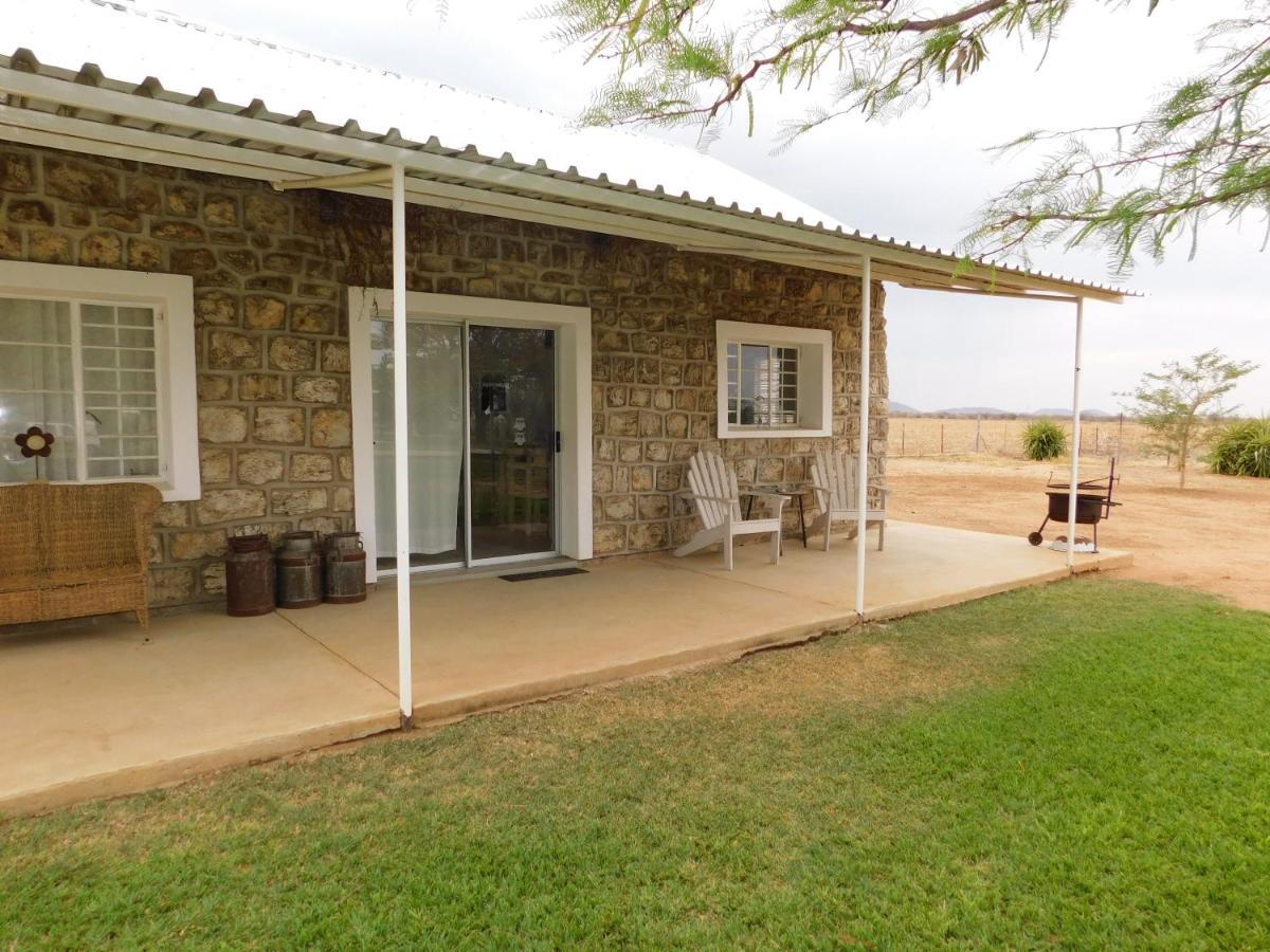 Meteorite Rest Camp Hotel Grootfontein Bagian luar foto