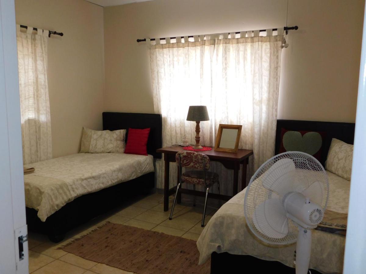 Meteorite Rest Camp Hotel Grootfontein Bagian luar foto