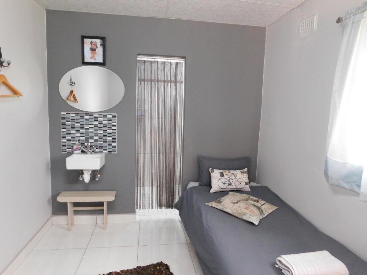 Meteorite Rest Camp Hotel Grootfontein Bagian luar foto