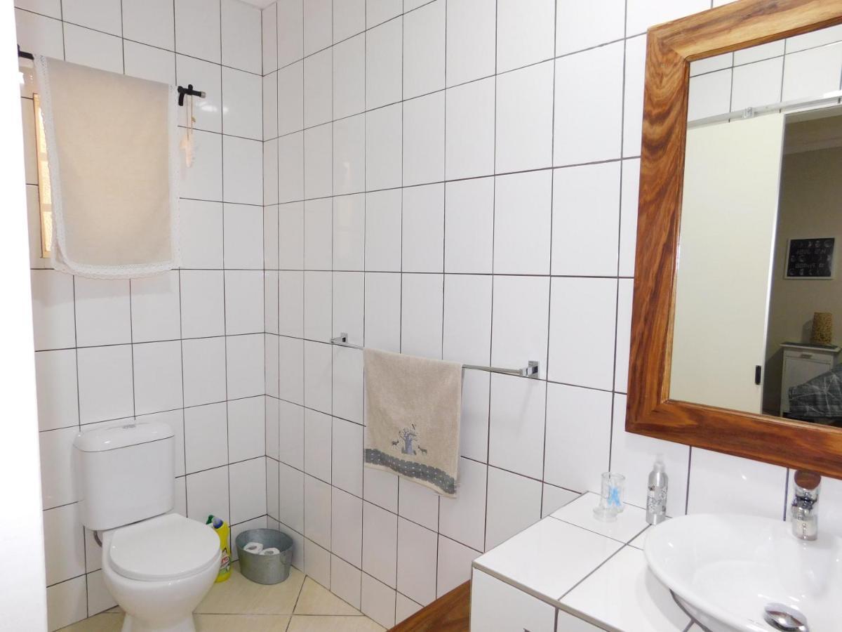 Meteorite Rest Camp Hotel Grootfontein Bagian luar foto