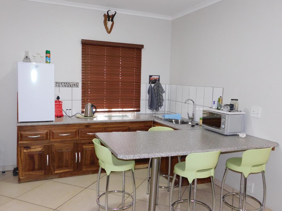 Meteorite Rest Camp Hotel Grootfontein Bagian luar foto