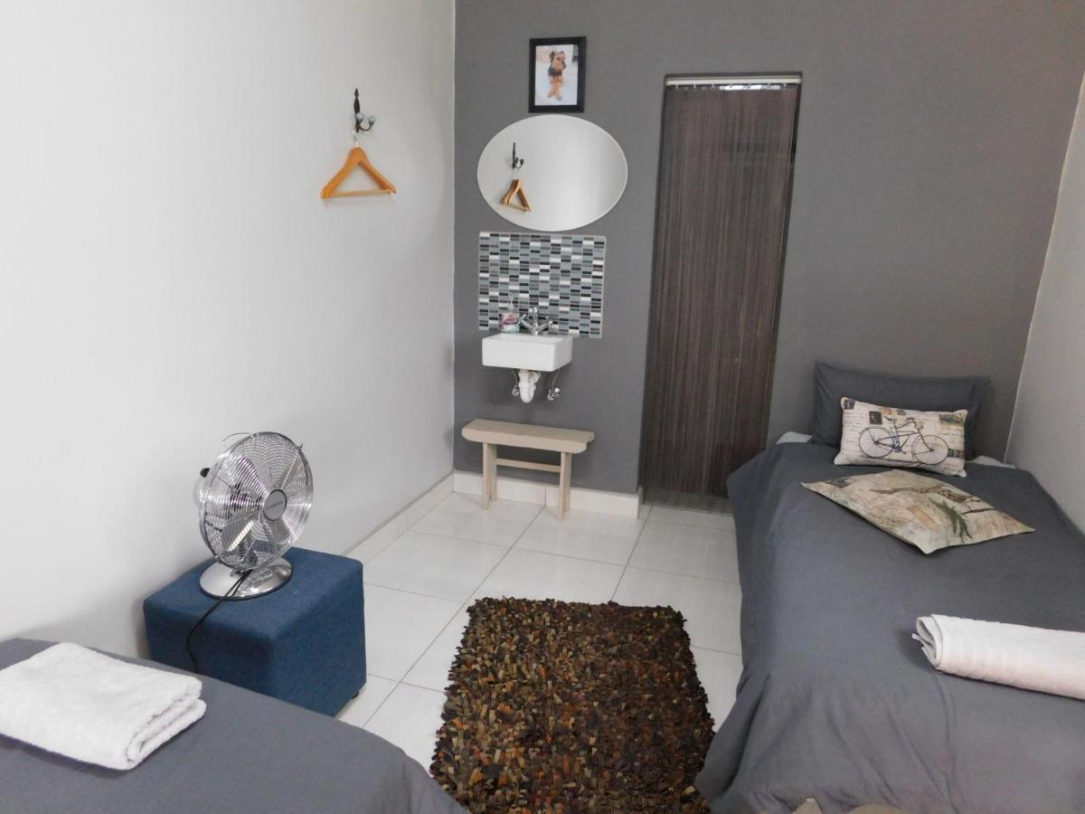 Meteorite Rest Camp Hotel Grootfontein Bagian luar foto