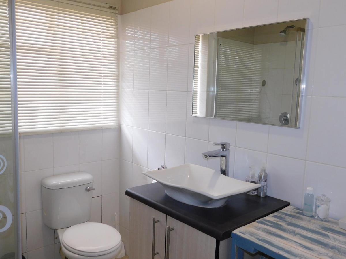 Meteorite Rest Camp Hotel Grootfontein Bagian luar foto