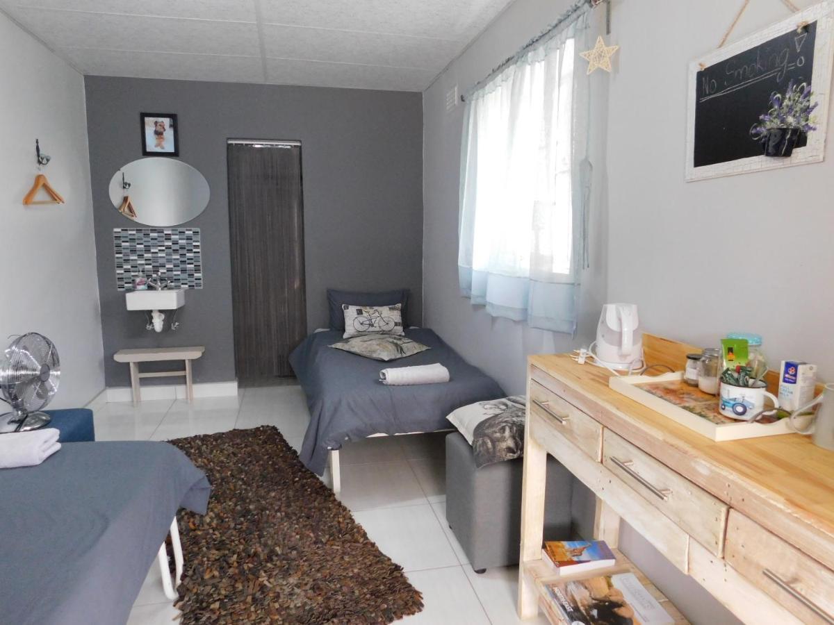 Meteorite Rest Camp Hotel Grootfontein Bagian luar foto