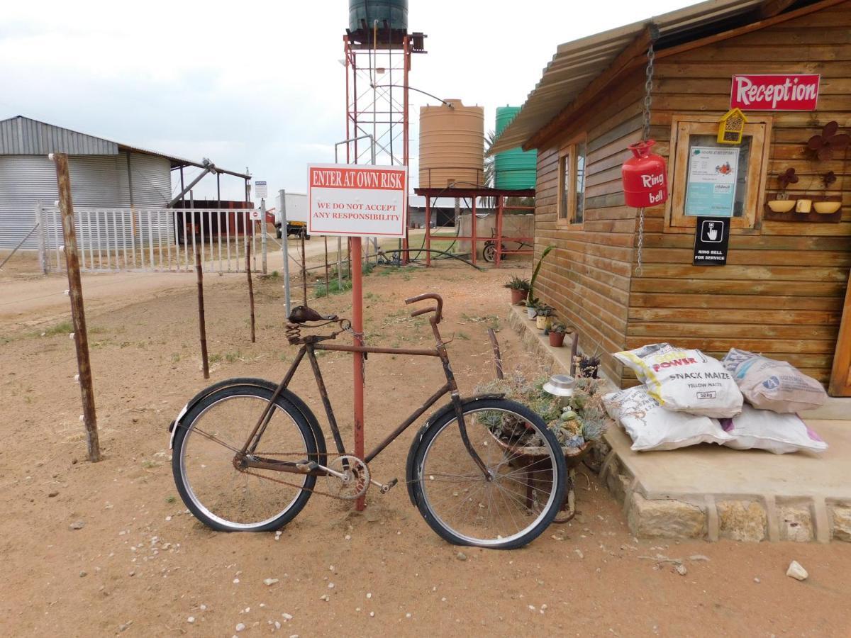 Meteorite Rest Camp Hotel Grootfontein Bagian luar foto