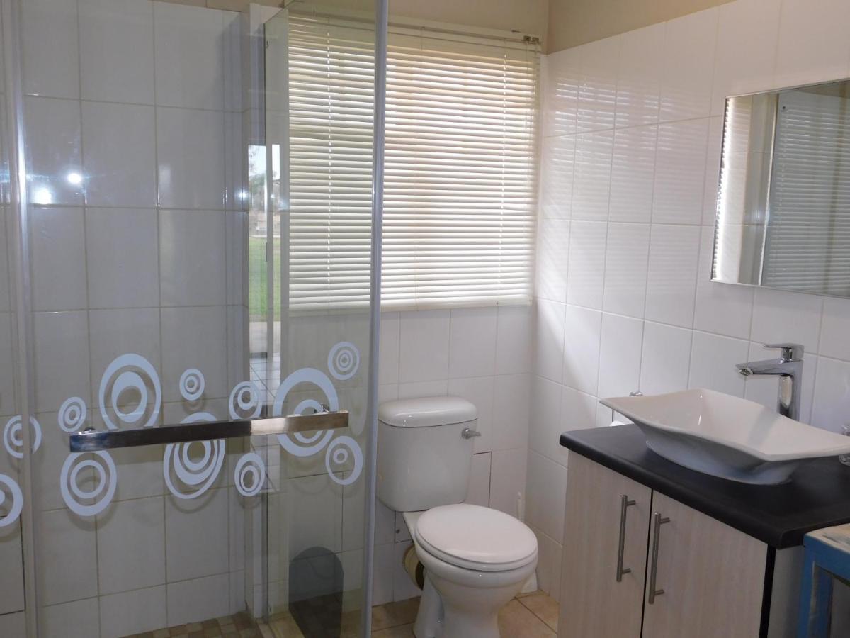 Meteorite Rest Camp Hotel Grootfontein Bagian luar foto